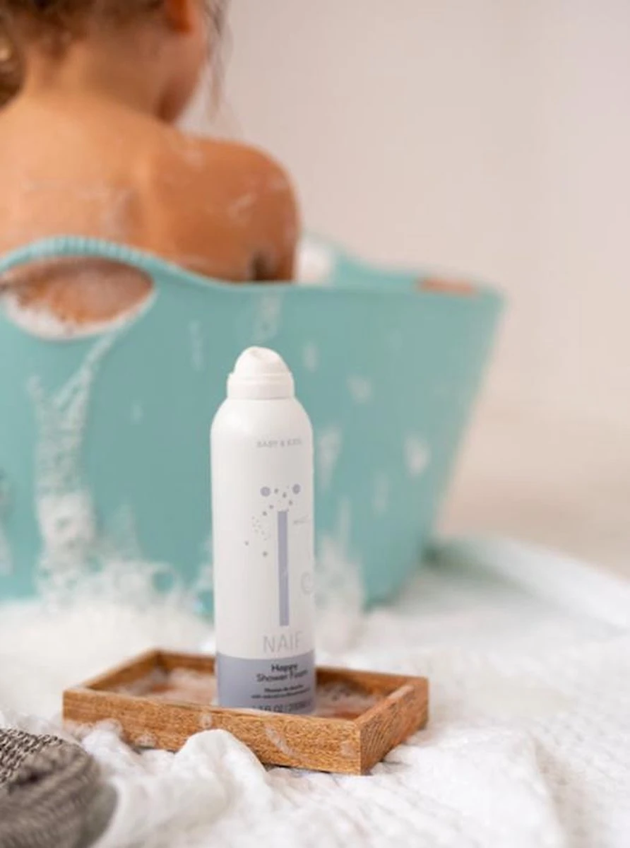 Naïf Family Doucheschuim Showerfoam Set - Voordeelverpakking - Lichaamsverzorging - 2 Stuks - Met Natuurlijke Ingrediënten - Afbeelding 2